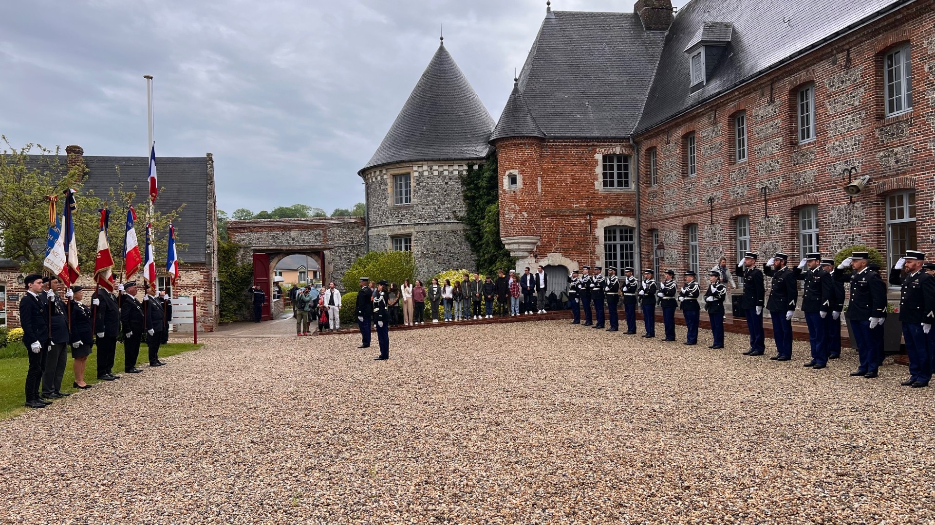 Lire la suite à propos de l’article Prise de commandement du Ltn. Mével au Manoir de Briançon