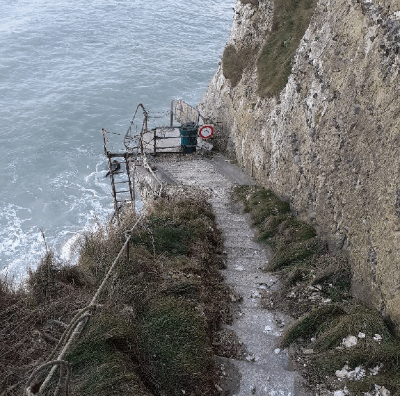 Démantèlement des échelles d’accès à la mer du Val Pollet