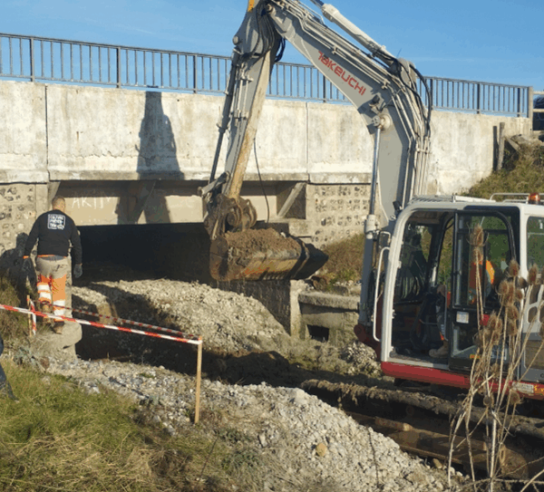 Travaux de désencombrement du pont évacuateur de crue RD222
